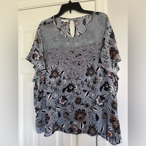 Maurice’s crew neck floral shirt with lace overlay neck women’s size 4 (4x) - Picture 1 of 3